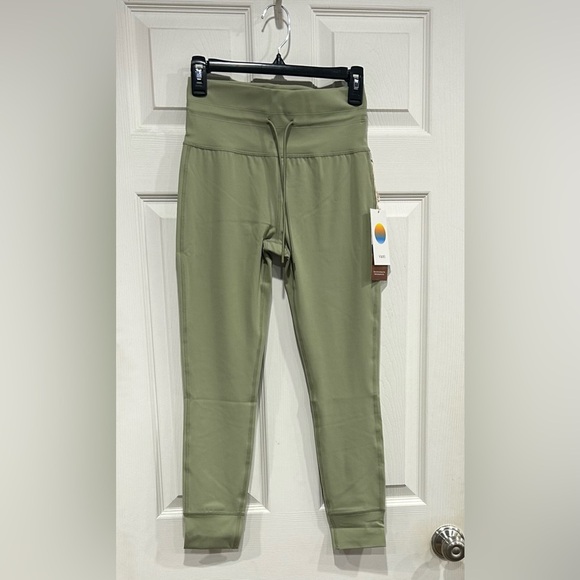 Vuori Women's XL Daily Legging Green Sprout NWT High Rise 7/8 Insteam No-Slip - Picture 1 of 8